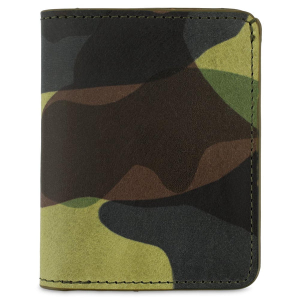 Green camouflage leather slim wallet. Handmade in Portugal from Italian vegetable tanned leather. With ESCUYER branding inside