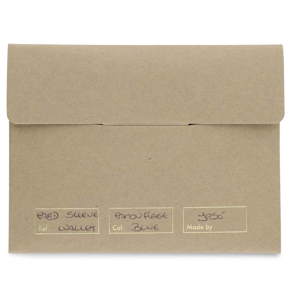 Escuyer card sleeve and presentation gift box — Italian vegetable tanned leather, gold logo