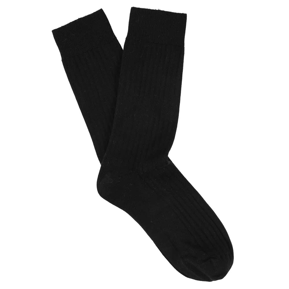 Escuyer Men Classic Ribbed Socks in Black – folded pair on white background