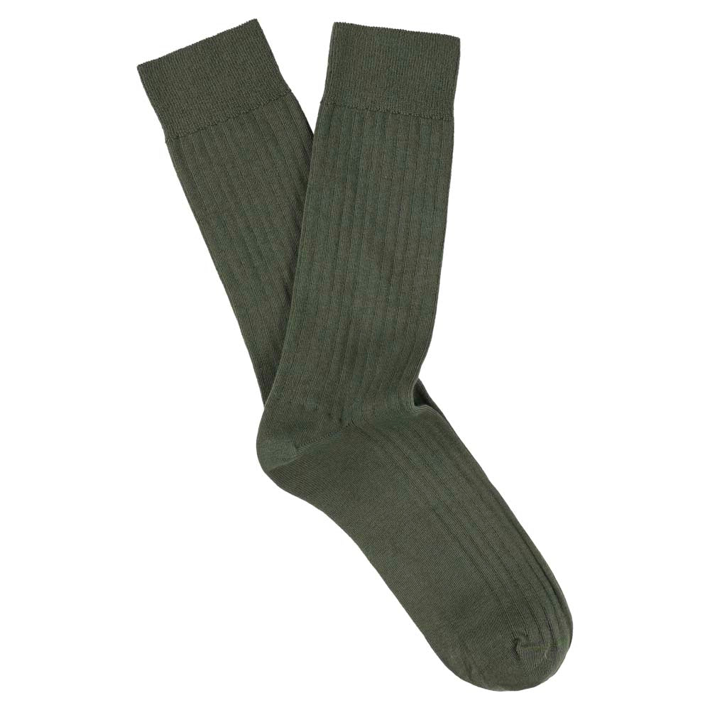 Escuyer Men Classic Ribbed Socks in Dark Green – folded pair on white background