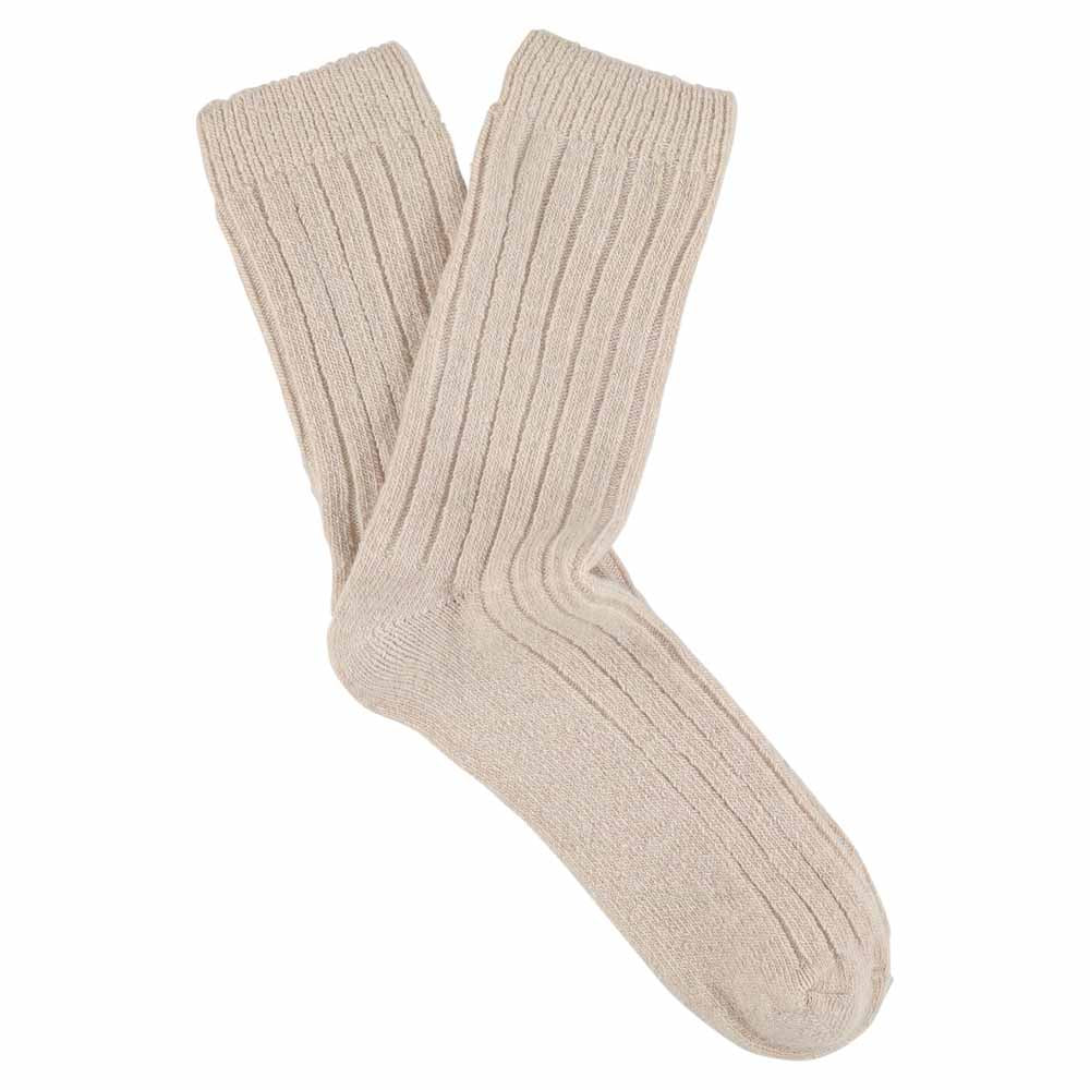 Escuyer women's cashmere crew socks in Pink — mid-calf crew cut, premium cashmere and virgin wool blend, handmade in Portugal